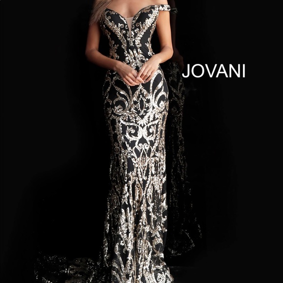 Gown - Picture 1 of 4